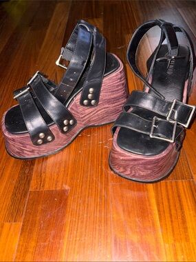 Current Mood Dolls Kill Platform Wedge Sandals in Black and Brown Woodgrain